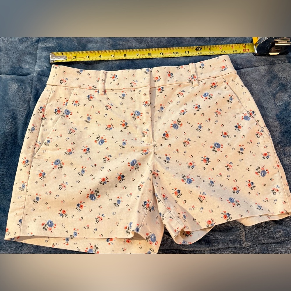 LOFT THE RIVIERA SIZE 00 FLORAL CREAM SHORTS